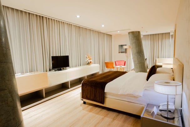 Junior King Suite with Bathtub