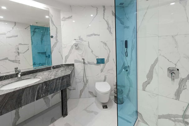 Executive Suite Bathroom