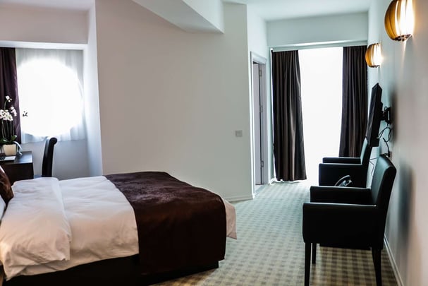 Double Room with Queen Bed