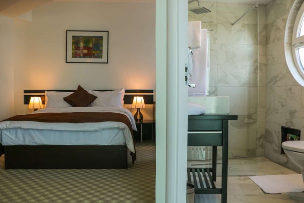 Double Room with Queen Bed