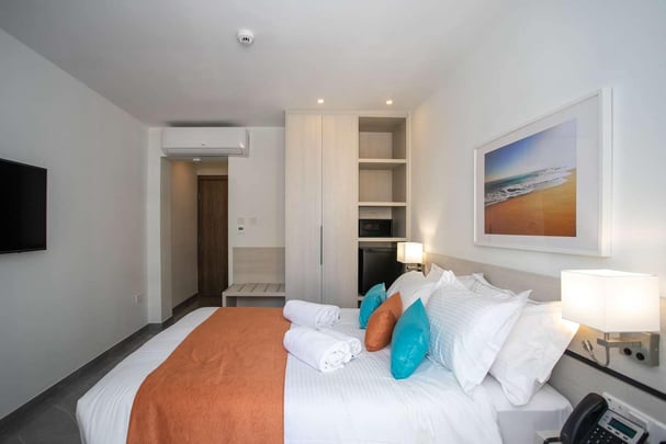 Guest Room with 1 Queen Bed