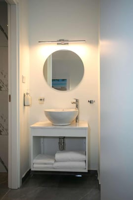 ONE BEDROOM BATHROOM