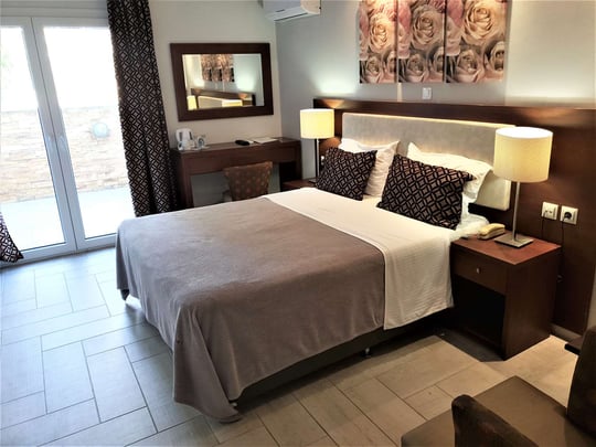 Family Room with Garden View