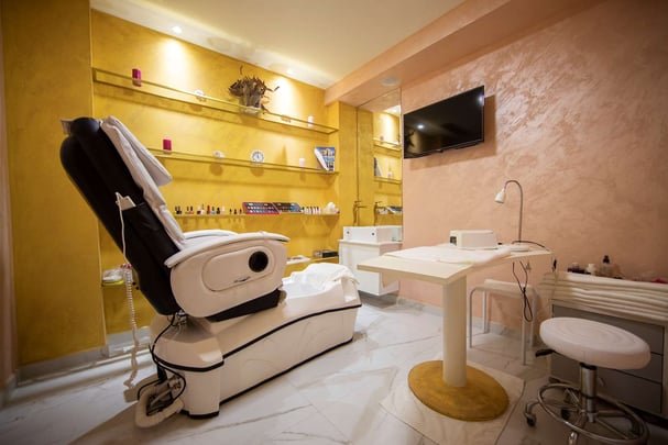 Manicure & Pedicure Room