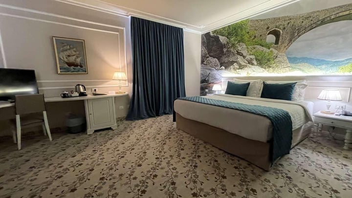 Junior Suite with 1 King 2 Single Beds and Sea View