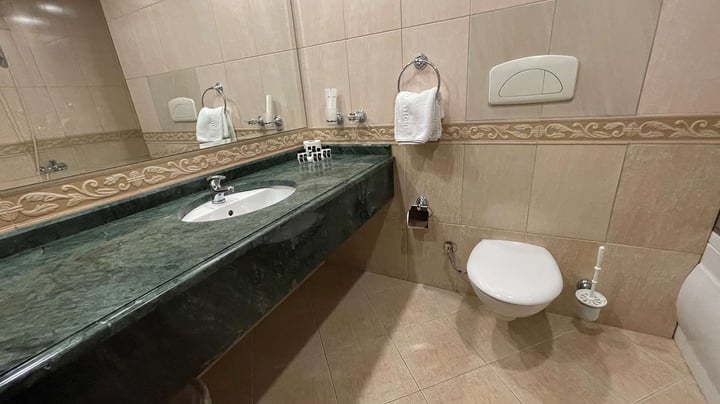 Suite Bathroom