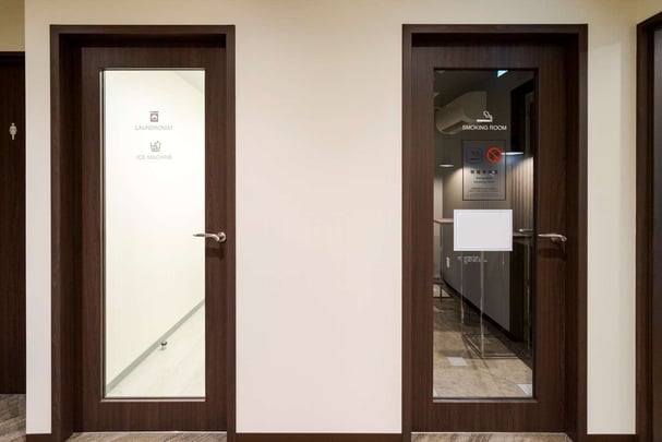 Public area (smoking/laundromat)