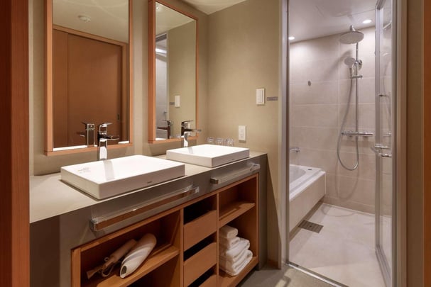 Premier Room Bathroom