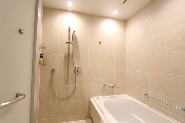 Signature Suite bathroom