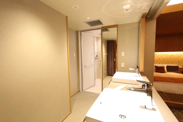 Signature Suite bathroom