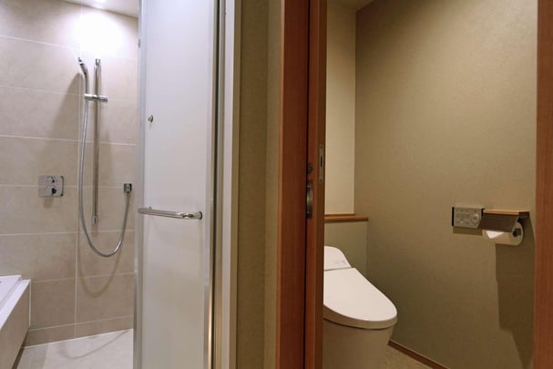 KAYA Signature Superior Room (Bath & Toilet)