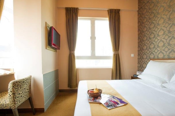 Deluxe City View Queen Room