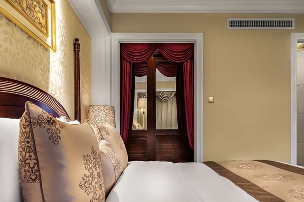 Executive Room with One King Bed