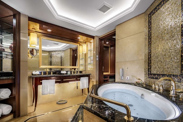 Green Lake Suite Bathroom