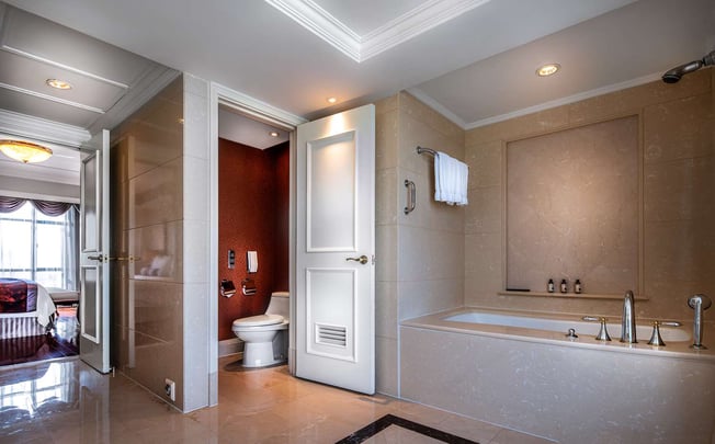 Junior Suite Bathroom