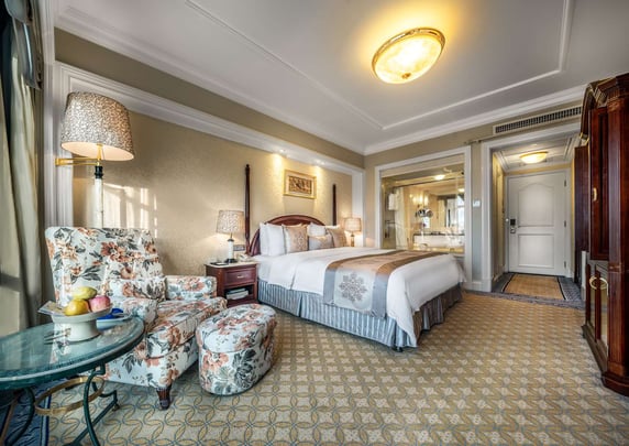 Luxury Room with King Bed