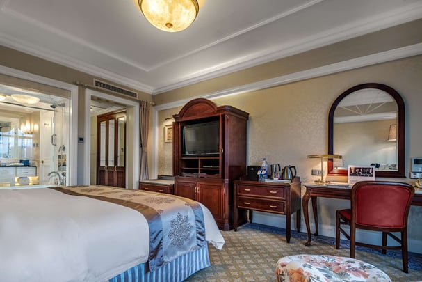 Premier Room King Bed