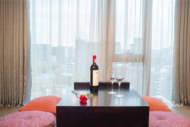 Beauty Room with window seating