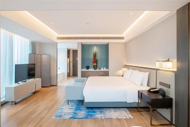 Deluxe Room with Queen Bed