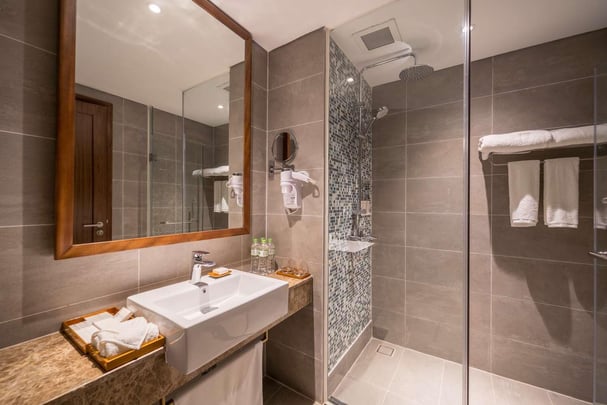 Executive Deluxe Bathroom