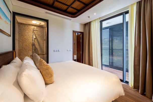 Luxury Villa King Bedroom