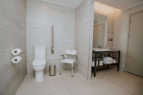 Acessible Room Bath