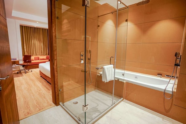 Suite Bathroom