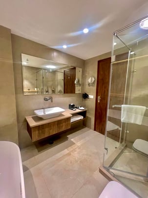 Executive Suite Bathroom