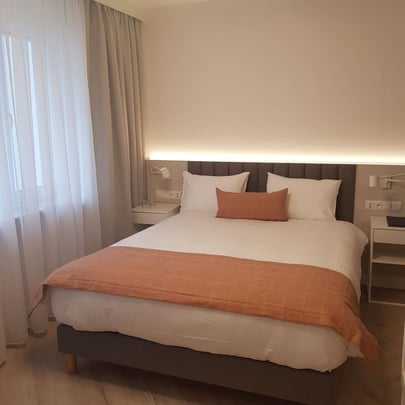 Studio room with kitchenette