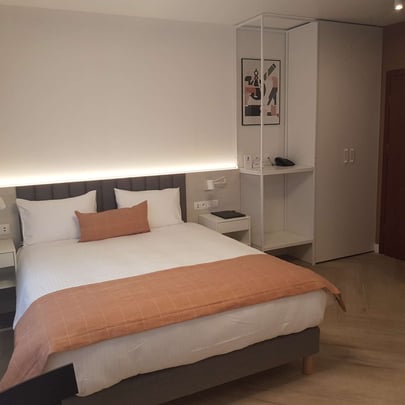 Studio room with kitchenette