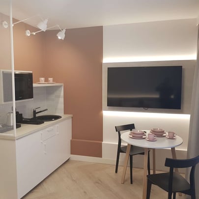 Studio room with kitchenette