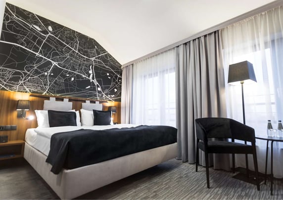 Superior room with king bed