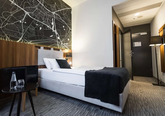 Superior room with single bed