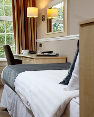 new-kent-hotel-bedrooms-43-83326-OP.jpg