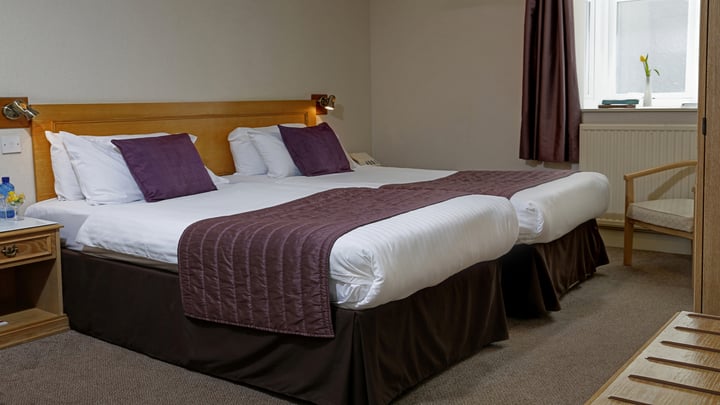 new-holmwood-hotel-bedrooms-26-83365.jpg