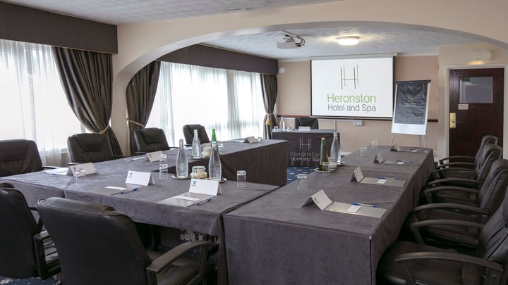 heronston-hotel-meeting-space-39-83481.jpg