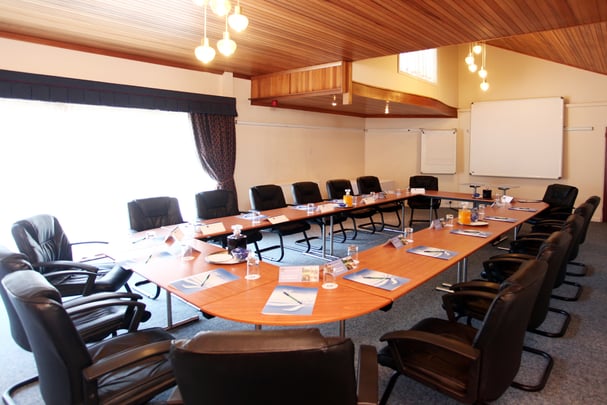 heronston-hotel-meeting-space-55-83481.jpg