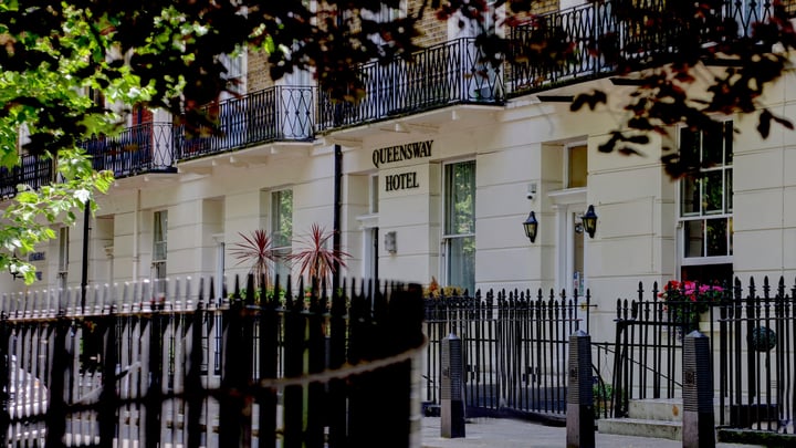 queensway-hotel-grounds-and-hotel-07-84273.jpg