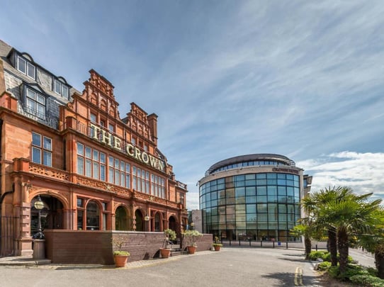 the-crown-london-grounds-and-hotel-01-84364.jpg
