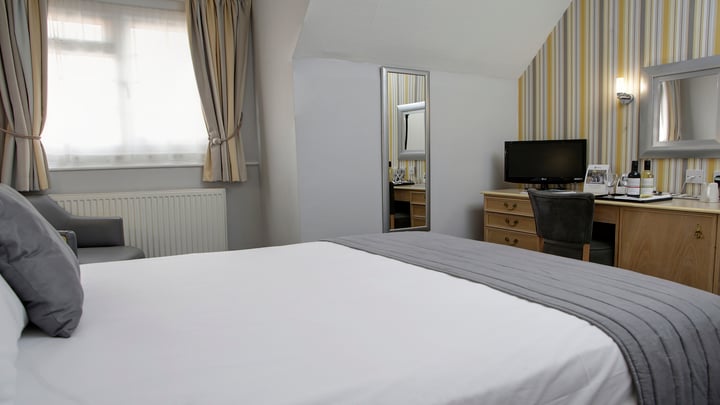 reading-calcot-hotel-bedrooms-10-84395.jpg