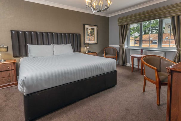 Ashbourne-hotel-bedrooms-12-84408.jpg