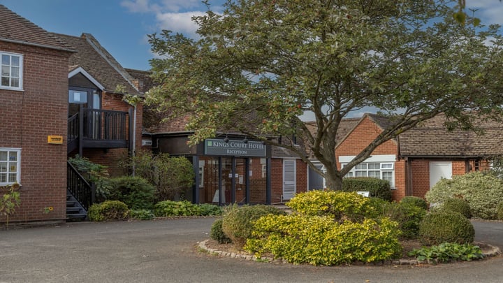 kings-court-grounds-and-hotel-04-84411.jpg