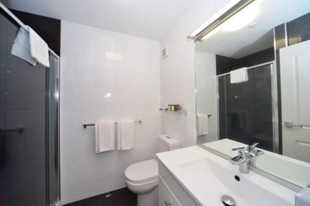 Deluxe Suite Bathroom