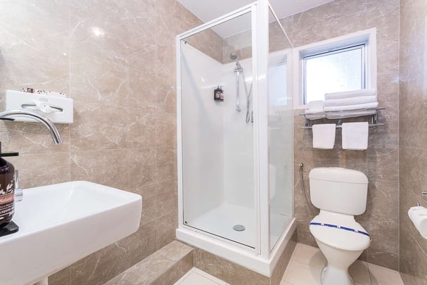 R QT VXV Kithen Triple