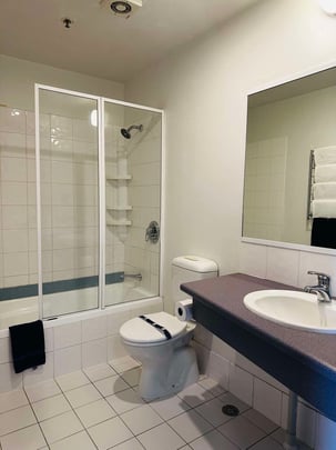 One Bedroom Bathroom