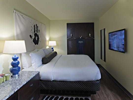 Standard King Guestroom