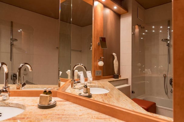 Studio Bathroom at Atrium Hotel Mainz