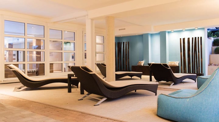 Pool Relaxation Area at Atrium Hotel Mainz