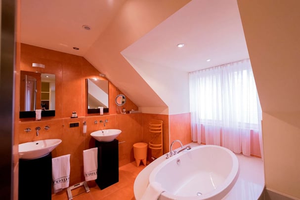 Suite Bathroom at Atrium Hotel Mainz