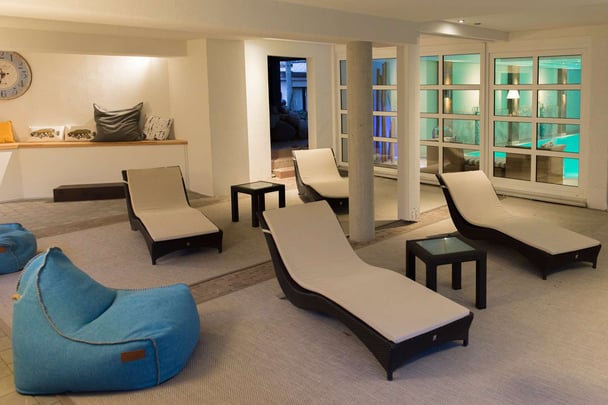 Pool Relaxation Area at Atrium Hotel Mainz